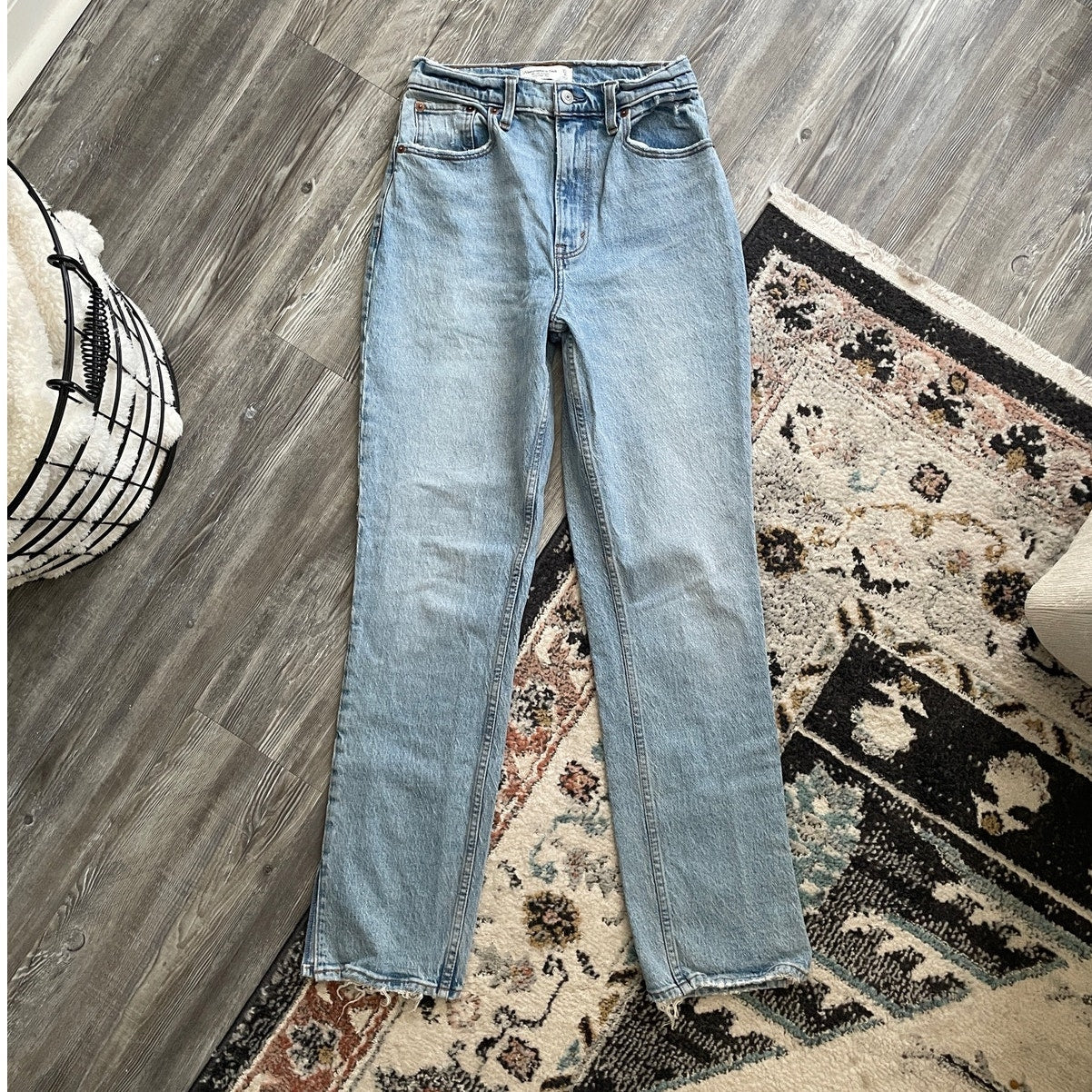 Abercrombie Curve Love Ultra High Rise 90s Straight Jean (4)