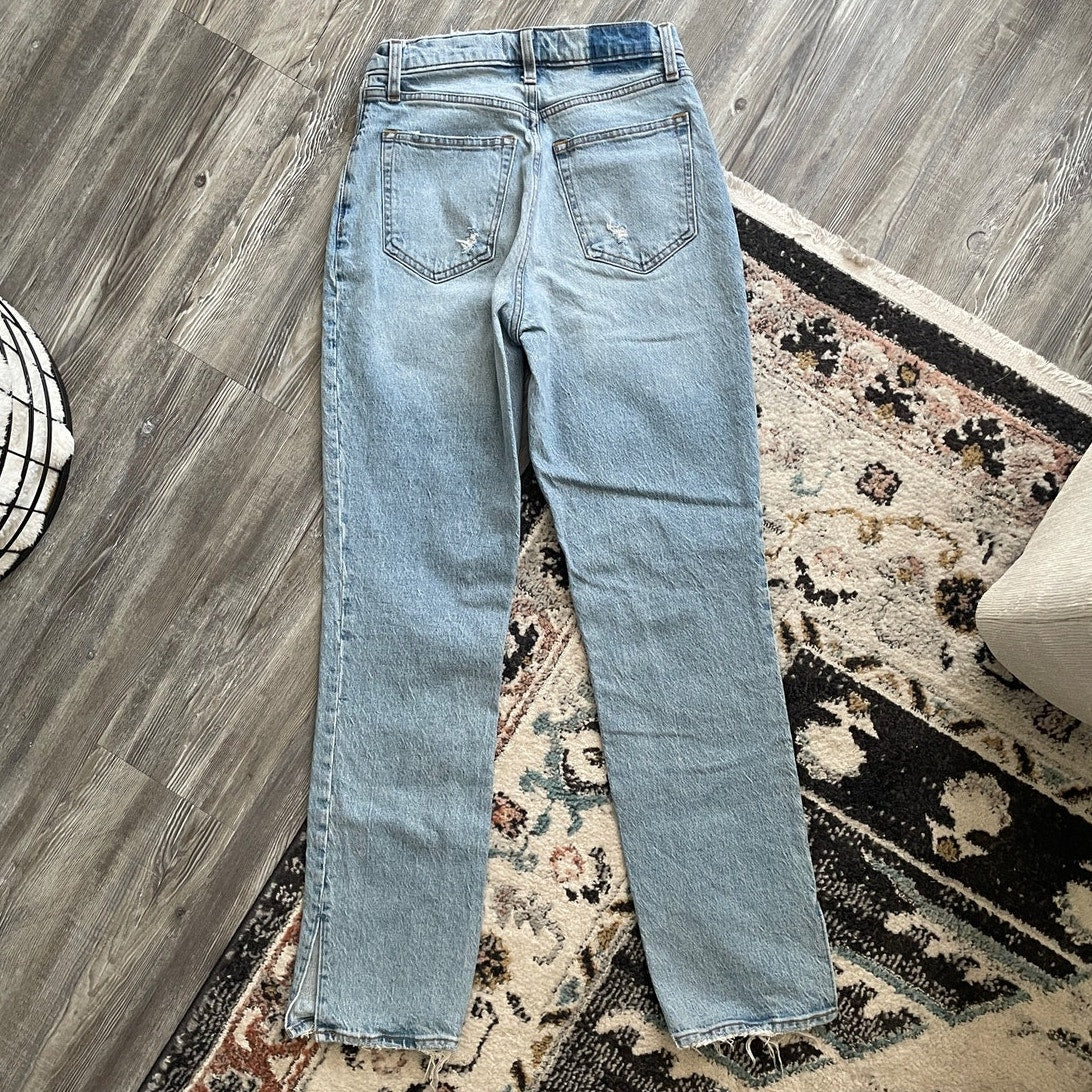 Abercrombie Curve Love Ultra High Rise 90s Straight Jean (4)