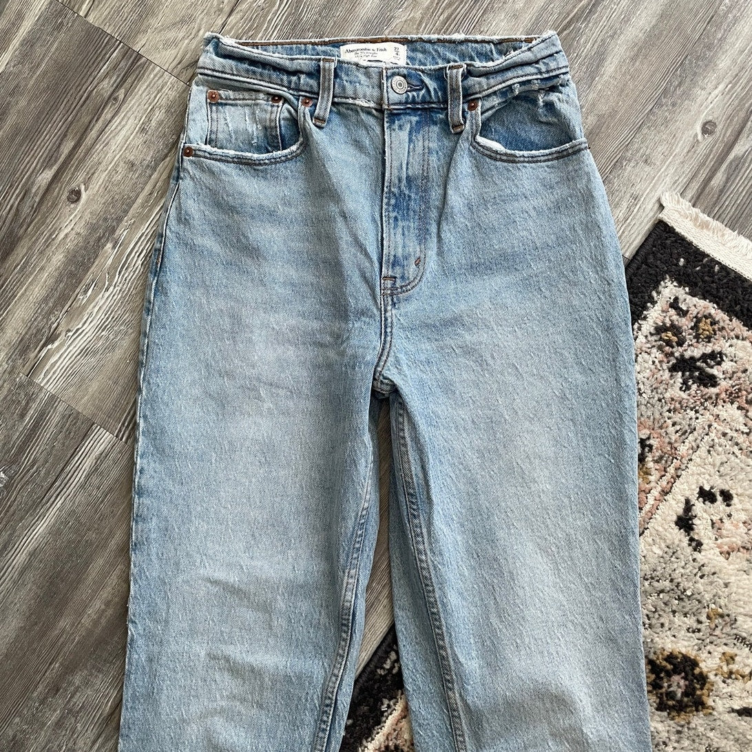 Abercrombie Curve Love Ultra High Rise 90s Straight Jean (4)